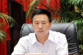 图01：秀山县政协主席周传明，主持召开“学习传达贯彻党的十九大会议精神专题会”。.jpg